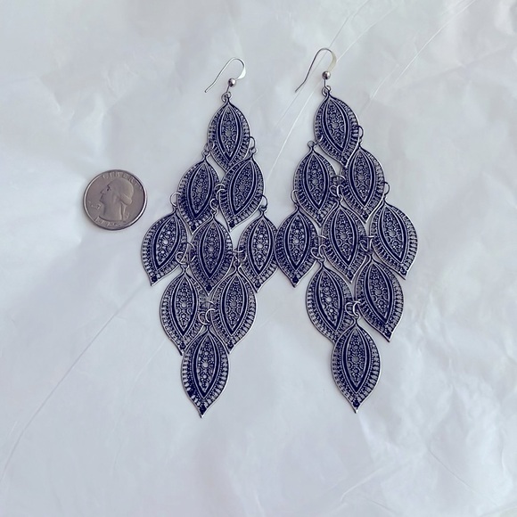 Boho 5 1/4” Silver Filagree Dangle Earrings! 🤩🛍️💕 - Picture 3 of 7